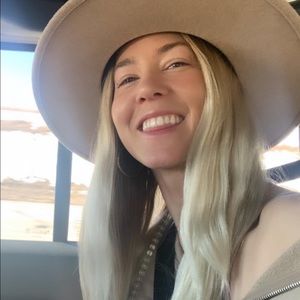 Meet your Posher, Larissa